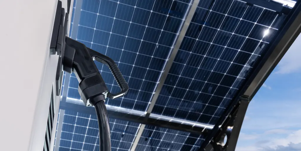 Nachhaltige Energie: Elektroauto-Ladestation mit Solarpanel